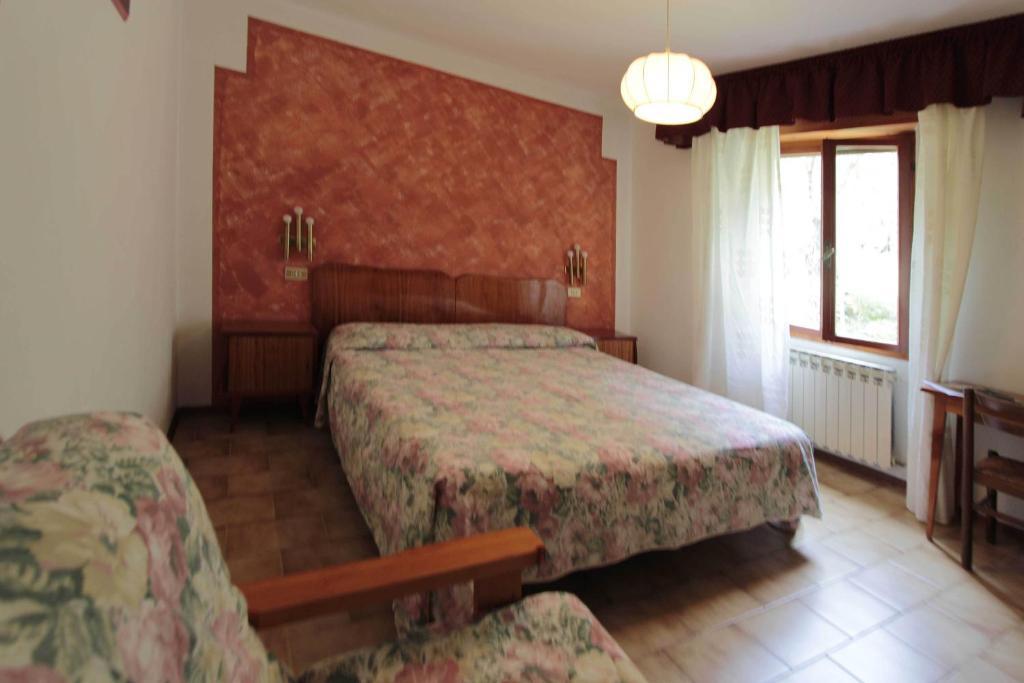 Hotel Augusta Garni Limone sul Garda Quarto foto